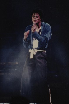 BAD WORLD TOUR  F259b3232533894