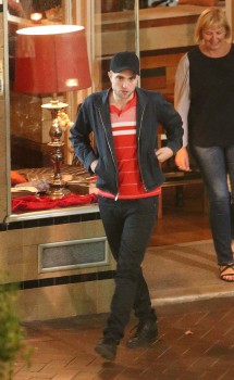 21 Enero - NUEVAS Fotos de Robert Pattinson en Adelaide, Australia (19 y 20/1)!!! 407191233175376