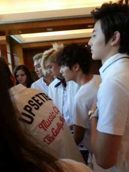 [PICS] 130629 NU'EST entrevista + mini show na Turquia (Turkey) Ab0ad0263501443