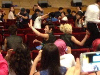 [PICS] 130629 NU'EST entrevista + mini show na Turquia (Turkey) Cb0304263500621