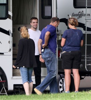 23 Julio - Nuevas imágenes HQ de Robert en el set de MTTS, ayer!!! (22 Julio) 844e84266730184