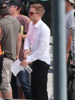 18 Agosto - Nuevas imágenes HQ de Rob en el set de "Map to the Stars" en LA!!! (17 Agosto) 8c89bc271039780