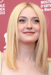 Dakota Fanning  9f02e8273448093