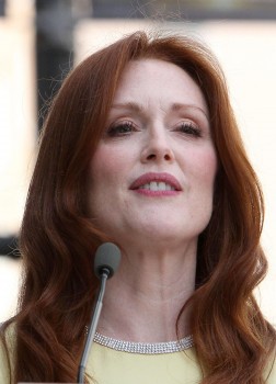 Julianne Moore  7cbc49279661848