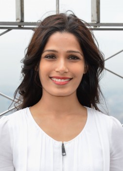 Freida Pinto 212f55281214273