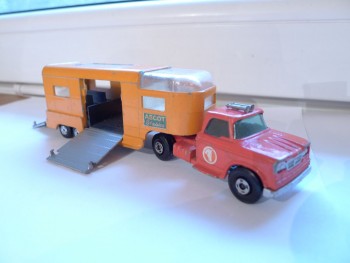 Matchbox Super Kings K-18 A The Stables on Horse Farm Road C10141282166071