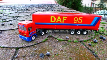 DAF 95 Sattelzug Garagentransport von Siku 3425 93f83d291350177