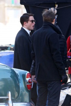 19 Febrero - Nuevas fotos de Rob y Dane Dehann llegando al set de "Life"!!! E6d590309008415