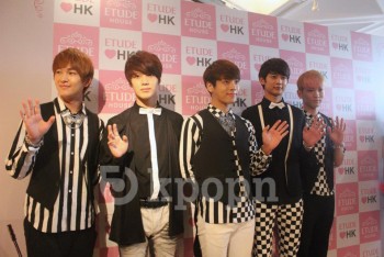  [News] Em uma situação de caos no evento da Etude House em Hong Kong, SHINee ainda conseguiu manter seus sorrisos 0471f8218639897