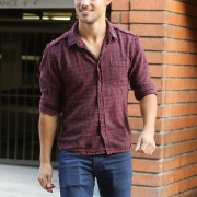 Taylor Lautner - Imagenes/Videos de Paparazzi / Estudio/ Eventos etc. - Página 38 9a506f224498674