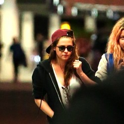 Kristen Stewart - Imagenes/Videos de Paparazzi / Estudio/ Eventos etc. - Página 31 94c0cf229010805