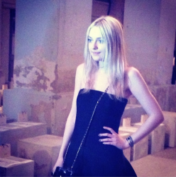 Dakota Fanning / Michael Sheen - Imagenes/Videos de Paparazzi / Estudio/ Eventos etc. - Página 6 Fbb5da253983644