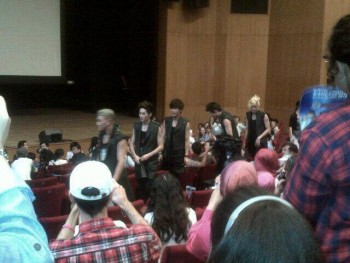 [PICS] 130629 NU'EST entrevista + mini show na Turquia (Turkey) 74de5d263500882