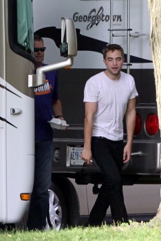 23 Julio - Nuevas imágenes HQ de Robert en el set de MTTS, ayer!!! (22 Julio) 258d33266729609