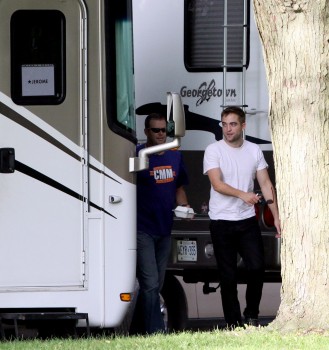 23 Julio - Nuevas imágenes HQ de Robert en el set de MTTS, ayer!!! (22 Julio) 902af2266729656