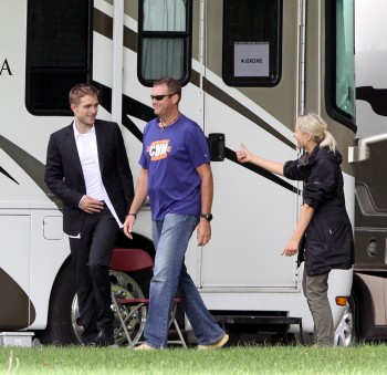 23 Julio - Nuevas imágenes HQ de Robert en el set de MTTS, ayer!!! (22 Julio) 23cb29266730841