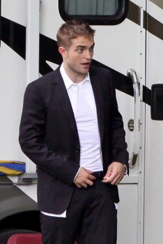 23 Julio - Nuevas imágenes HQ de Robert en el set de MTTS, ayer!!! (22 Julio) 6cfb24266730763