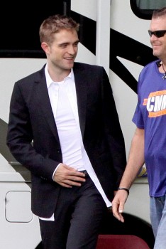 23 Julio - Nuevas imágenes HQ de Robert en el set de MTTS, ayer!!! (22 Julio) F75c47266730868