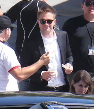 18 Agosto - Nuevas imágenes HQ de Rob en el set de "Map to the Stars" en LA!!! (17 Agosto) 6fe96b271039999