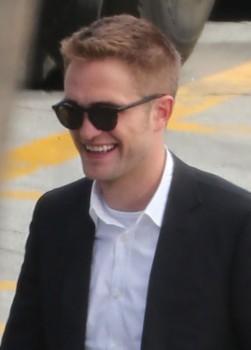 18 Agosto - Nuevas imágenes HQ de Rob en el set de "Map to the Stars" en LA!!! (17 Agosto) Ce9ce1271039735