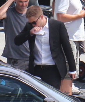 18 Agosto - Nuevas imágenes HQ de Rob en el set de "Map to the Stars" en LA!!! (17 Agosto) Ed5697271039961