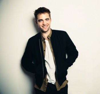 22 Junio - Nuevos / Antiguos retratos de Robdurante la promo de The Rover!!! Cf3435417333468