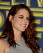 Kristen Stewart F80d26218215942