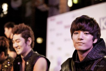 [PICS]121026 - JR no Showcase em Singapura Ff6b0f224069510