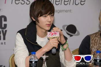 [PICS] Minhyun na Conferência de Imprensa do Face to Face C4faf4227213005