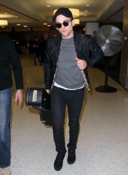 23 Diciembre - Rob en el aeropuerto JFK en NYC!!! (22 Diciembre)  E0b0bb227303873