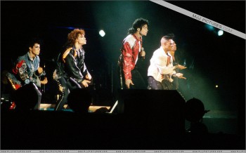 BAD WORLD TOUR  4bb7eb232519908