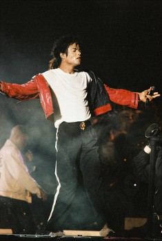 BAD WORLD TOUR  39a3f0232520593