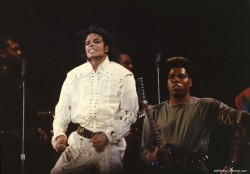 BAD WORLD TOUR  821a4c232526904