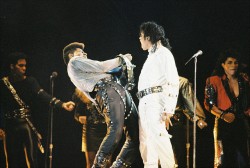 BAD WORLD TOUR  9126c1232527331