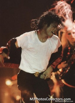 BAD WORLD TOUR  Af3f35232521185