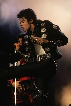 BAD WORLD TOUR  B6a93e232529535