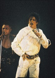 BAD WORLD TOUR  D3ff8c232527406