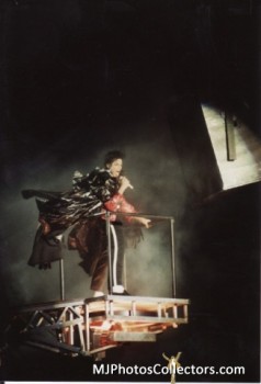 BAD WORLD TOUR  Dd2adb232521115