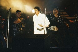 BAD WORLD TOUR  Ec92ea232527315