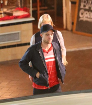 21 Enero - NUEVAS Fotos de Robert Pattinson en Adelaide, Australia (19 y 20/1)!!! 4768f9233175440