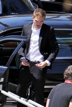 18 Agosto - Nuevas imágenes HQ de Rob en el set de "Map to the Stars" en LA!!! (17 Agosto) 28f4f5271041455