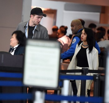 5 Mayo - Nuevas fotos de Rob y FKA Twigs en el aeropuerto JFK, hoy!!! 1dcab3407908244