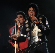 BAD WORLD TOUR  138b6c232529261