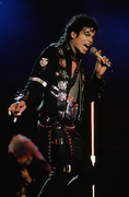 BAD WORLD TOUR  70f97a232529578