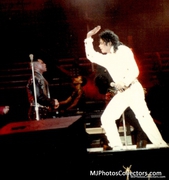 BAD WORLD TOUR  C68af8232527610