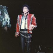 BAD WORLD TOUR  E8254f232524954