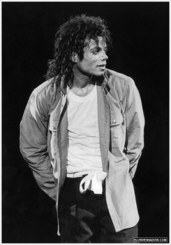 BAD WORLD TOUR  393223232533995