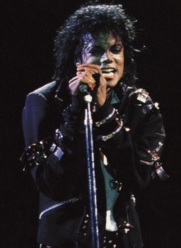 BAD WORLD TOUR  5964ad232532998