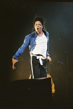 BAD WORLD TOUR  F6cb86232534293