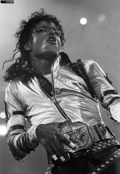 BAD TOUR VARIOUS  467ec8232551658